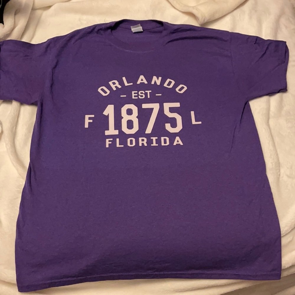 ORLANDO Florida Gildan shortsleeved purple T-shirt